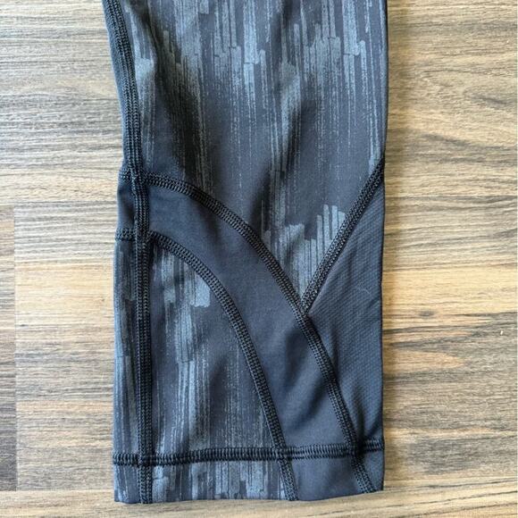 Lululemon Run Inspire Crop II Black and Grey Leggings sz 8 - Picture 2 of 8